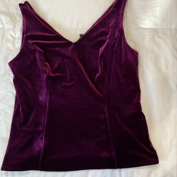 NWT! White House Black Market Rich Plum Velvet Top. Size 12 - Picture 7 of 8
